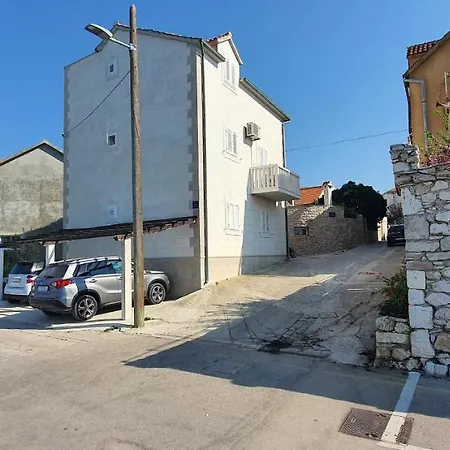 Apartman By The Sea Sutivan, Brac - 18299
